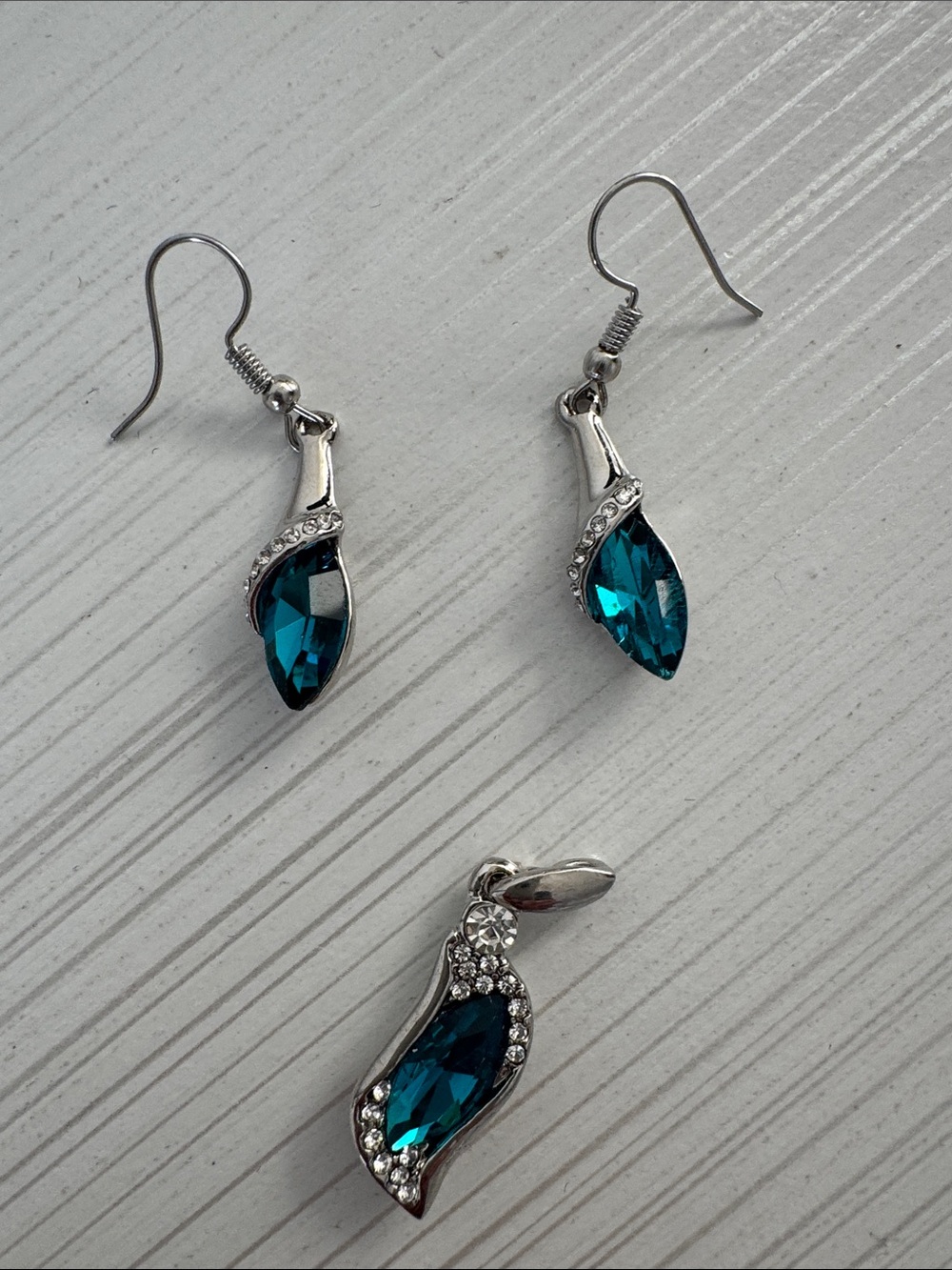 Silver-Tone Teal Crystal Drop Earrings and Pendant Set
